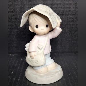 1988  Precious Moments Figurine Sending You Showers Of Blessings #520683